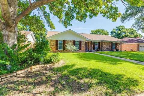 2203 Briarwood Boulevard, Arlington, TX 76013