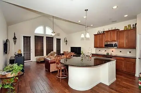 8700 Iron Horse Drive, Irving, TX 75063