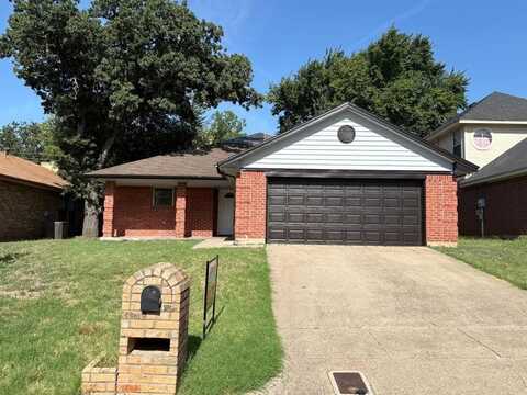 1508 Hollowbrook Court, Fort Worth, TX 76103