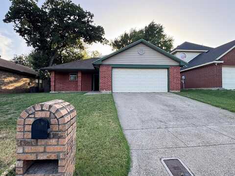 1508 Hollowbrook Court, Fort Worth, TX 76103