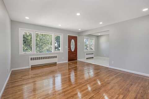 Fenworth Blvd, Franklin Square, NY 11010