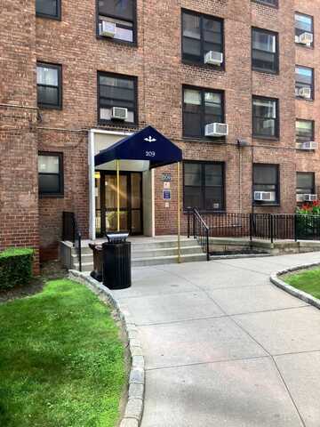 209 Clinton Ave, Brooklyn, NY 11205