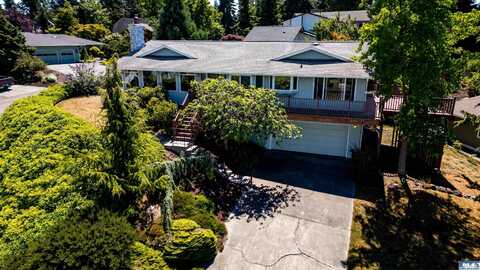 179 Hurricane Ridge Drive, Sequim, WA 98382