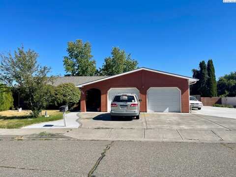 711 S Yelm Place, Kennewick, WA 99336