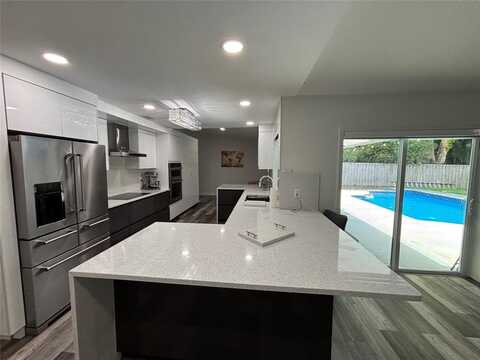 6421 Crossbow Ct, Davie, FL 33331
