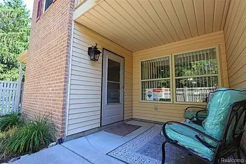 61278 Greenwood Drive, South Lyon, MI 48178