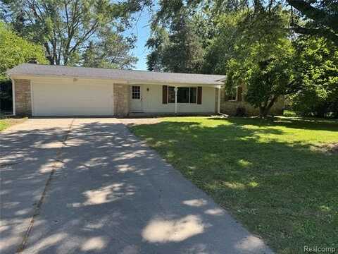 2434 E Cook Road, Grand Blanc, MI 48439