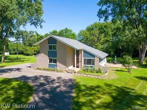 29300 Murray Crescent Drive, Southfield, MI 48076