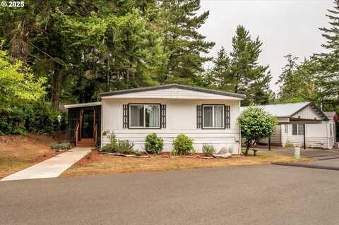 640 VILLAGE PINES DR, Coos Bay, OR 97420