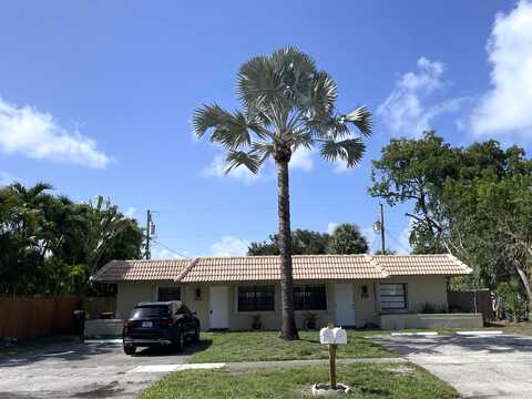 99 Lariat Cir, Boca Raton, FL 33487