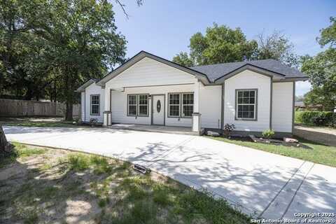 3811 Waterwood Pass, Elmendorf, TX 78112