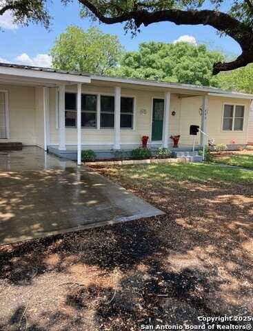 405 E Trinity, Pearsall, TX 78061
