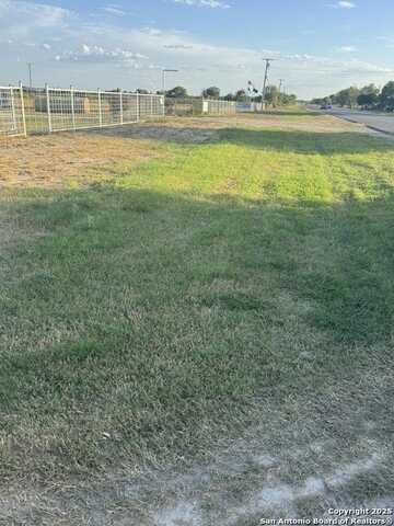 1050 N HWY 132, Natalia, TX 78059