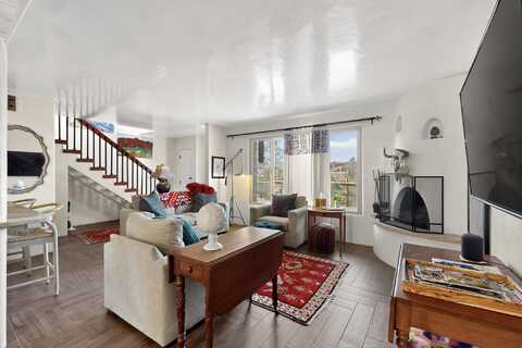 320 Artist Road, Santa Fe, NM 87501
