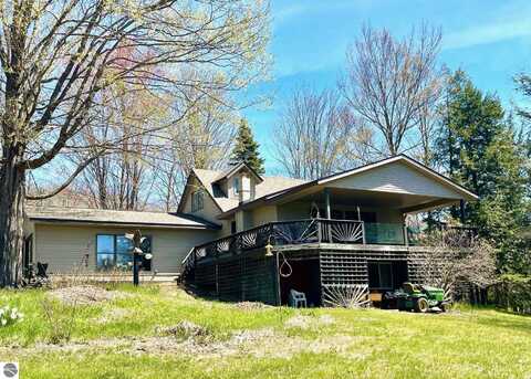 9690 Lake Street, Ellsworth, MI 49729