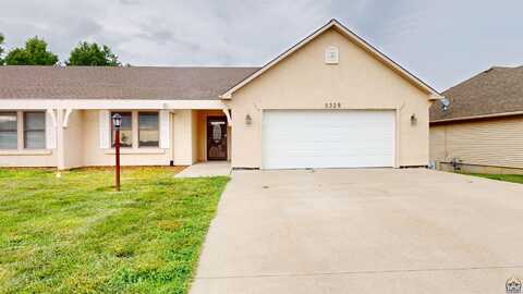 5328 NW Melba Drive CT, Topeka, KS 66618
