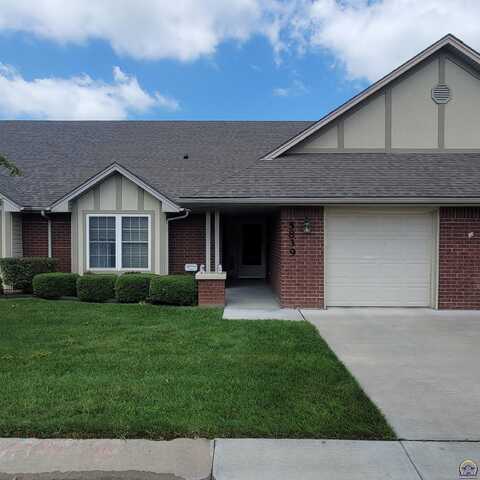 5839 SW Sterling LN, Topeka, KS 66604