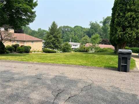 125 Emerson Dr, Zelienople, PA 16063