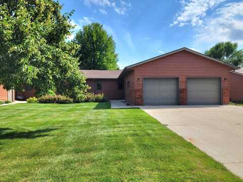 2710 Railroad Circle, Aberdeen, SD 57401