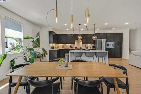 2683 5Th St, Alameda, CA 94501