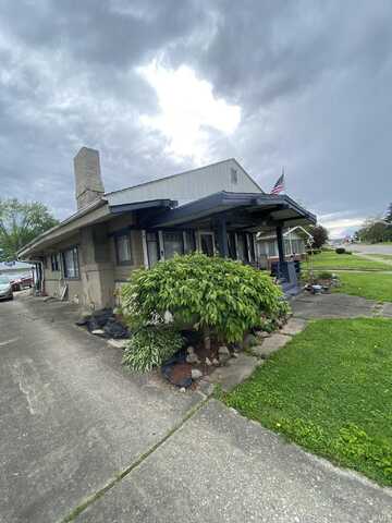 665 NE A St, Linton, IN 47441