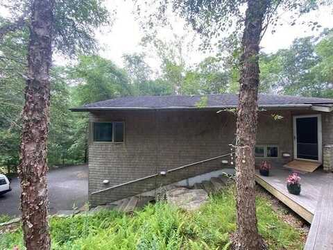 687 Ter Heun Drive, Falmouth, MA 02540