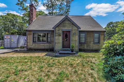 82 Ashumet Avenue, Mashpee, MA 02649