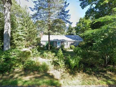 52 Mary Alice Lane, Hyannis, MA 02601