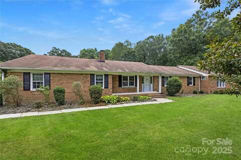 724 Catawba Circle N, Matthews, NC 28104