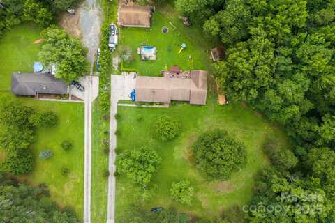 724 Catawba Circle N, Matthews, NC 28104