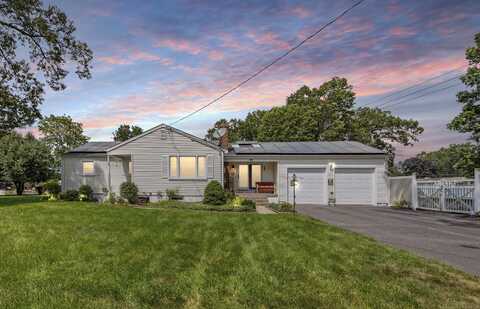 12 Arlington Road, Windsor Locks, CT 06096