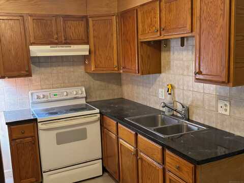 71 Deming Road, Glastonbury, CT 06033