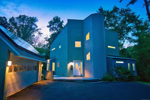 90 Red Hill Road, Branford, CT 06405