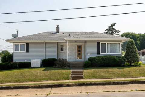 2085 Roosevelt, Dubuque, IA 52001