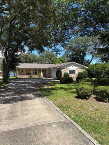 225 NE Mooney Road, Fort Walton Beach, FL 32547