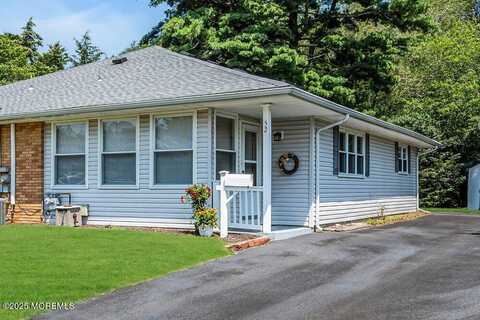 52 Berkshire Court, Toms River, NJ 08753