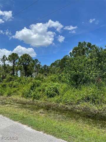 809 OAK Avenue, Lehigh Acres, FL 33972