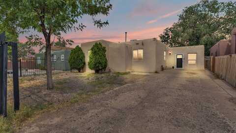 536 MESILLA Street SE, Albuquerque, NM 87108