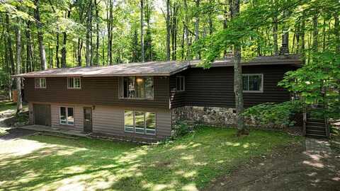 8990 THOROUGHFARE RD, Minocqua, WI 54548
