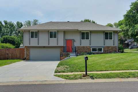 901 Claudine Avenue, Papillion, NE 68046