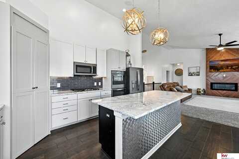 20459 C Street, Omaha, NE 68022