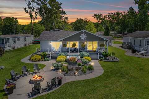 912 Beckwith Shore, Quincy, MI 49082