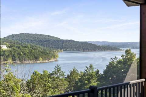 512 Nature Trail Road, Blue Eye, MO 65611