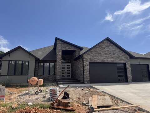 1606 E Hayloft Drive, Ozark, MO 65721