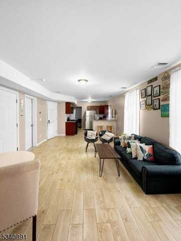 81 Summer Ave, Newark, NJ 07104