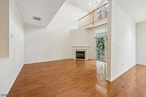 618 Turlington Ct, Livingston, NJ 07039