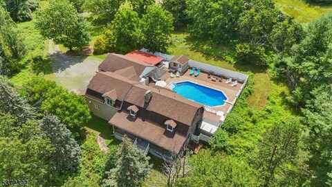 17 E Dreahook Rd, Readington, NJ 08889