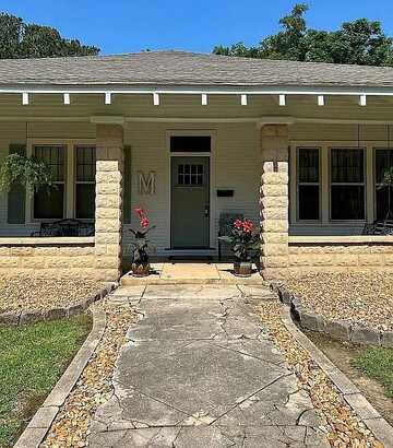 541 S Columbus Ave, Louisville, MS 39339
