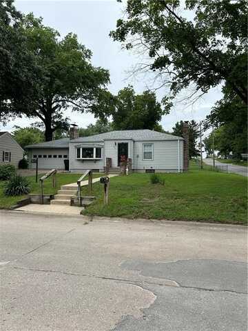 1300 Cherokee Street, Leavenworth, KS 66048