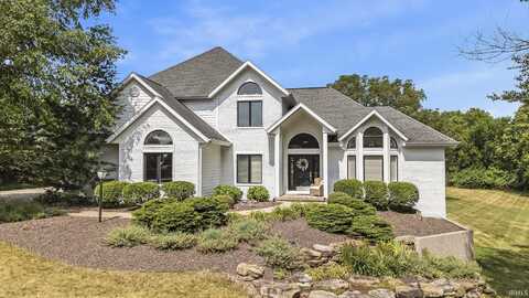 2210 E Laurien Court, Warsaw, IN 46582